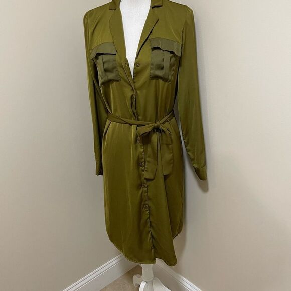 Ichi short dress button down size XS 
Belted 
2 front pockets 
100% polyester - Picture 4 of 12